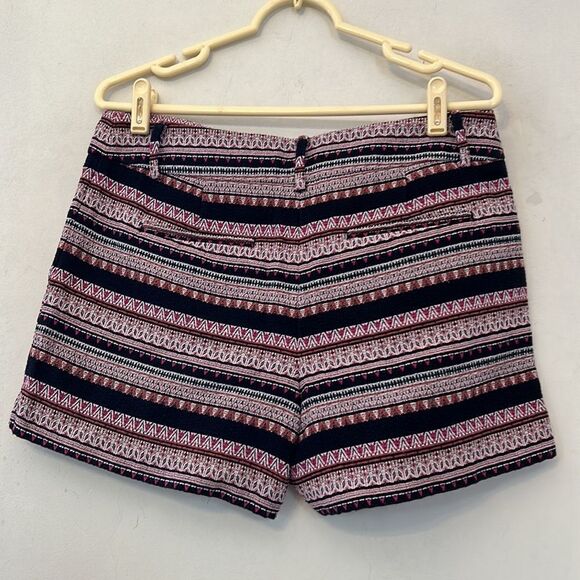 Loft pink navy patterned shorts with side slits Size 6 - Picture 5 of 9